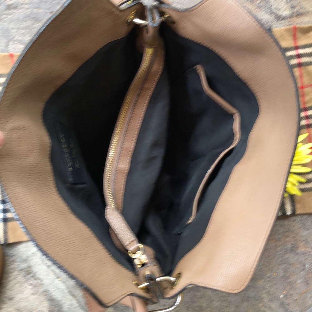 πΊ BURBERRY Cornwall Derby Dk. Sand Leather Purse! - Picture 6 of 16